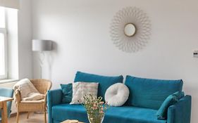 Słoneczny apartament blisko jeziora i gór